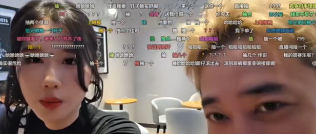 轩子巨2兔做客户外主播直播间，称自己虽不谈恋爱，但生理方面的知识理论为100%实操为0！网友：不愧是老师！