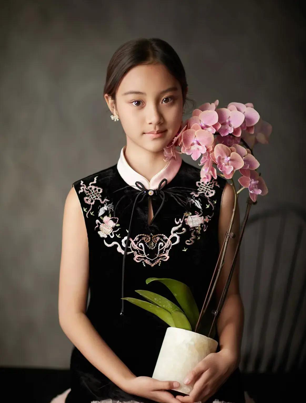 十年陪伴！贾乃亮甜馨父女同框庆生